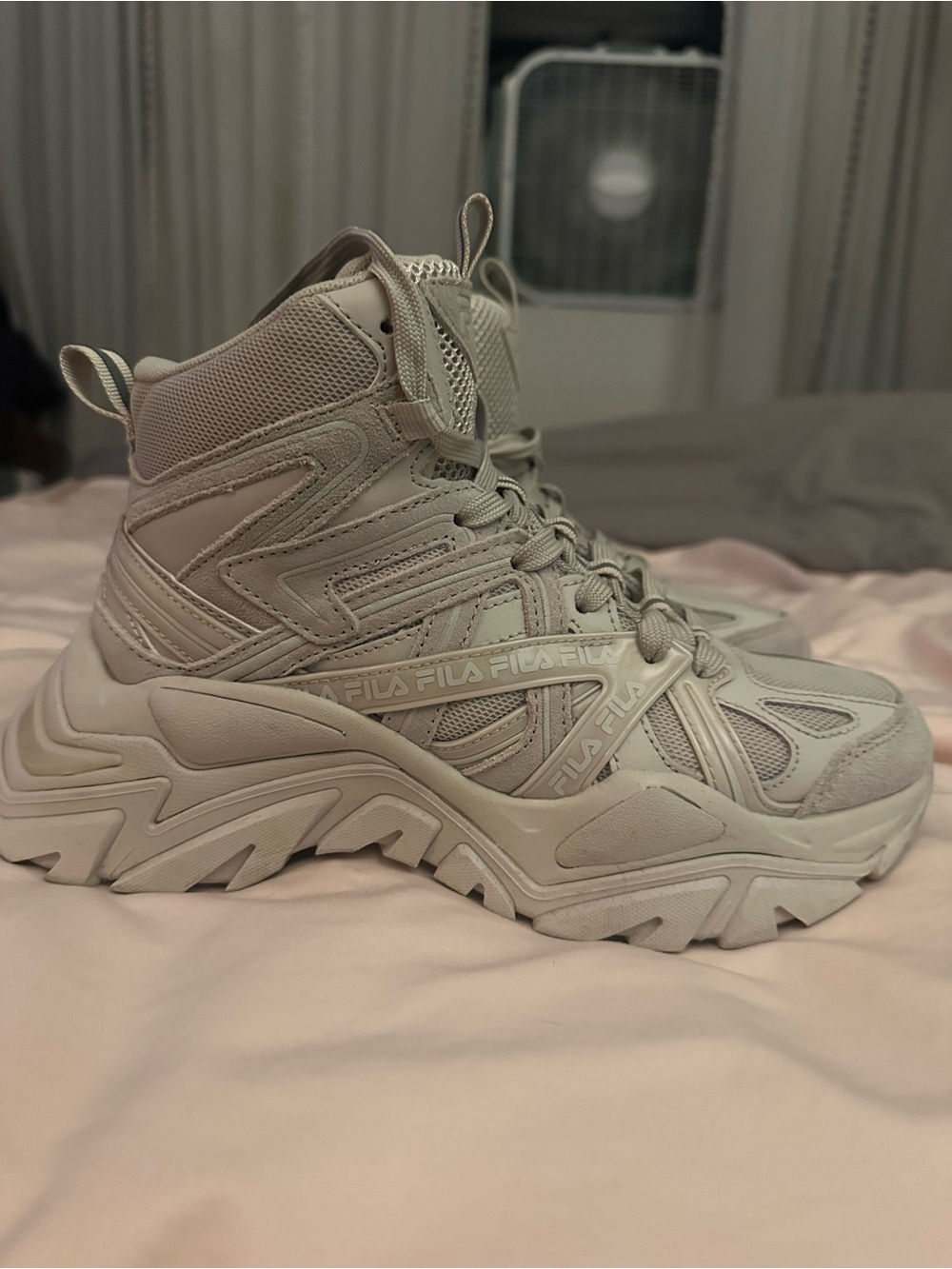 FILA | Electrove 2 High-Top Sneakers in Cream and Light Gray - Picture 7 of 11
